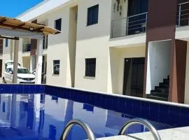 Apartamento com dois quartos, uma suíte na Praia de Taperapuã