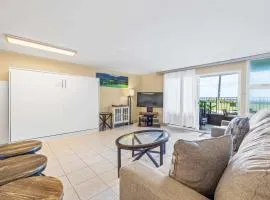 Amazing Beachfront Condo by Pool