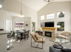 2BR + Loft & Sofabed Tyndall Stone Lodge Mountain Views Pool, Hot Tub & Free Parking