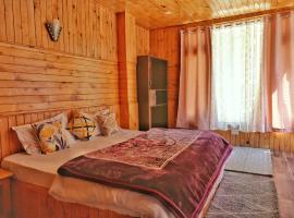 Ailyak Stays and Cafe, Shoja, Jibhi, hostel v destinaci Shoja