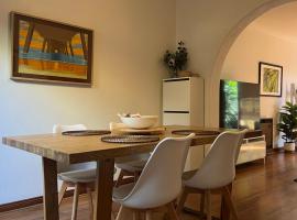 Troobloo Townhouse in heart of Glenelg, hotel v destinaci Glenelg