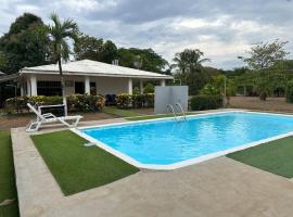 Quinta El Descanso con piscina rancho y BBQ, hotel v destinaci Cascajal