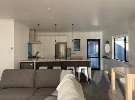 The Black Bach on Bealey, hotel v destinaci Hokitika