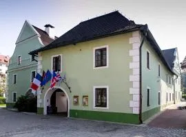 Rožmberský dvůr