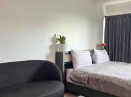 T12 Popular Condo By : hunnity, acomoda&ccedil;&atilde;o em condom&iacute;nio em Ban Bang Phang