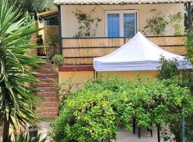 Daniel studio: Korfu'da bir kul&uuml;be