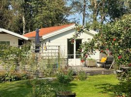 Lillebo - Idyllisk stuga med närhet till hav och stad, hotel v destinaci Jörlanda
