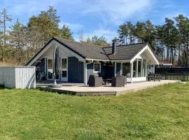 Three-Bedroom Holiday Home In Ebeltoft