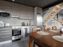 Spacious & Cozy 2BR Cabin at Riihivuori Peak