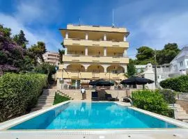 Villa Penava, private beach, pool and 7min to Trogir