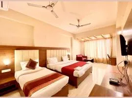 HOTEL LUXUARY RUDRAKSH Near Near Ganga Ghat and Kashi Vishwanath Temple - Hygiene & Spacious Room - with wifi- and Parking - Air Conditioning Room - Best Hotel