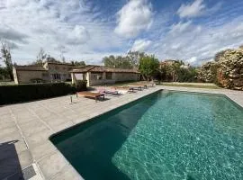 Charme provençal Mas authentique avec piscine