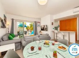 Top-Floor Marina 2 bed Apartment