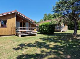 CHALET 6 Personnes, cabin in Uxelles
