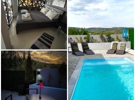 Private pool suites By Day Off, отель в Скопье