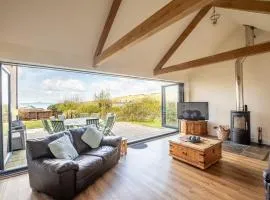 Heddwch - Beach House in Heart of Broad Haven for 14