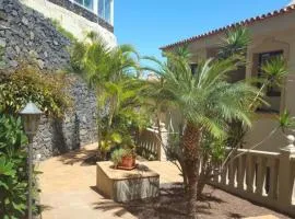 Comodo Apartamento con Terraza y Vistas al Mar