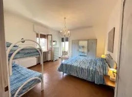 Sunny Room in a cozy Villa