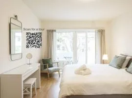 Modern appt opposite theatre, 7 min walk to Messe