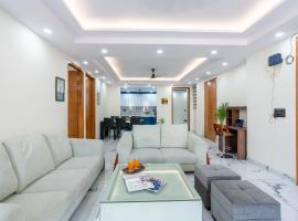 Homlee-Classic 4BHK Flat Central DEL-Lift-Parking, alojamiento con cocina en Nueva Delhi