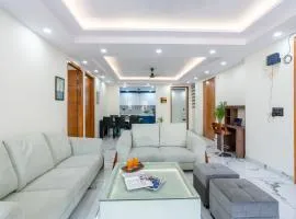 Homlee-Classic 4BHK Flat Central DEL-Lift-Parking