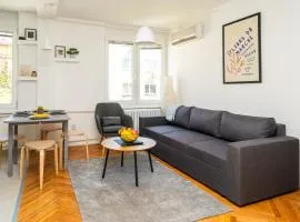 Modern 1 BDR with Balcony