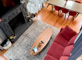 Pocono Chalet,Hot Tub,Arcade,Fireplace, Lake,Pool, Pet friendly, near Jim Thorpe No extra fees to use amenities, hotel v destinaci Towamensing Trails