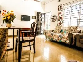 VERY Beautiful whitetown home Arora pvt outdoor dining