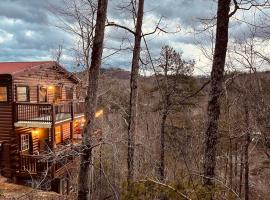 Cozy Secluded Cabin Firepit Hot Tub, ξενοδοχείο σε Pigeon Forge