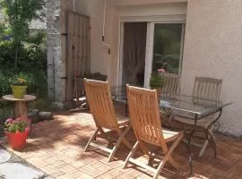 Appartement rez de chaussée avec terrasse et jardin à Tence