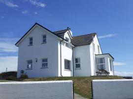 Garreglwyd - relaxed, rural, holiday house with outstanding sea views Fri-Fri, hotel di Rhoscolyn
