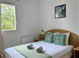 Chalet paisible à la plage, piscine et tennis