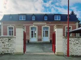 Maison familiale Ecole des Filles, hotel with hot tubs in Ully-Saint-Georges