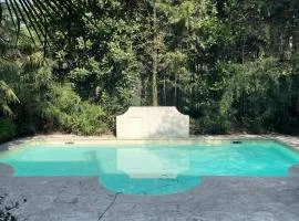 Youhosty - Exclusive Townhouse Garden and Pool