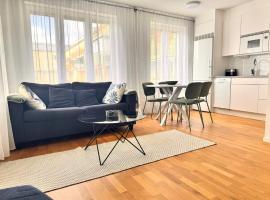 Modern New Studio in Central Solna - 10 min to Stockholm City، فندق في سولنا