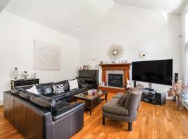 Charming Surrey Residence with shared living room and kitchen, hotel v destinaci Surrey