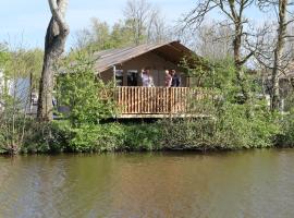 Luxe glamping tenten aan het water, hotell sihtkohas Wommels