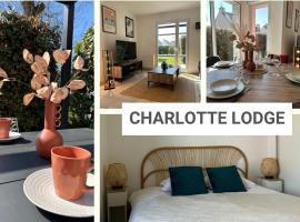 Charlotte Lodge-House 4 pers-wifi-parking-Dinard、ディナールのホテル