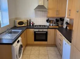 Modern cosy sleeps 5 ground floor central MD
