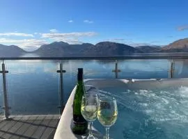 Loch Linnhe Waterfront Lodges with Hot Tubs
