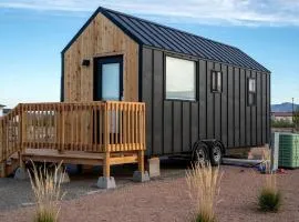 Quaint Tiny House Haven in Colorado: Your Dream Glamping Getaway in Grand Junction