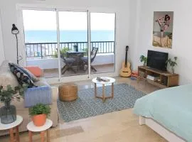 Amazing studio in front of the sea