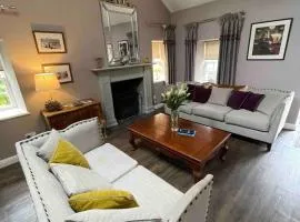 Cottage on the river Ayr with Hot Tub