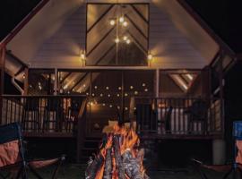 Chalet IsaKaEla Volc&aacute;n Turrialba and Views with charming gardens: Turrialba'da bir dağ evi