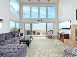 Spacious Oceanfront Home Near Newport Pier