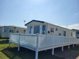 Sea Bliss Beachfront Caravan, 2 Bed King Ensuite, Sleeps 6, Wrap Decking, Crimdon Dene