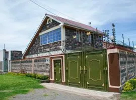 Savannah Emarald-Own Compound