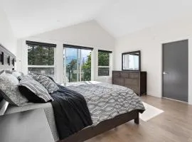 Stylish Retreat in Agassiz with Scenic Views