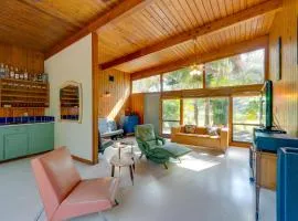 2 Mi to Riverwalk Palmetto Gem with Fire Pit and BBQ