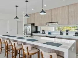 Brand New Stunning Condo with Large Pool